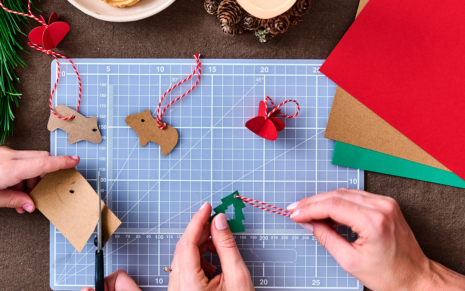 Udskårede juleornamenter