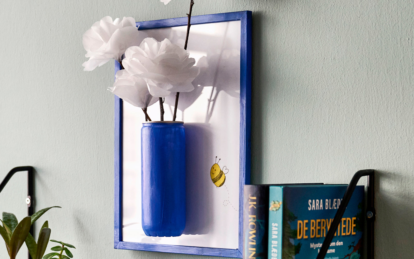 Ramme med vase til papirblomster