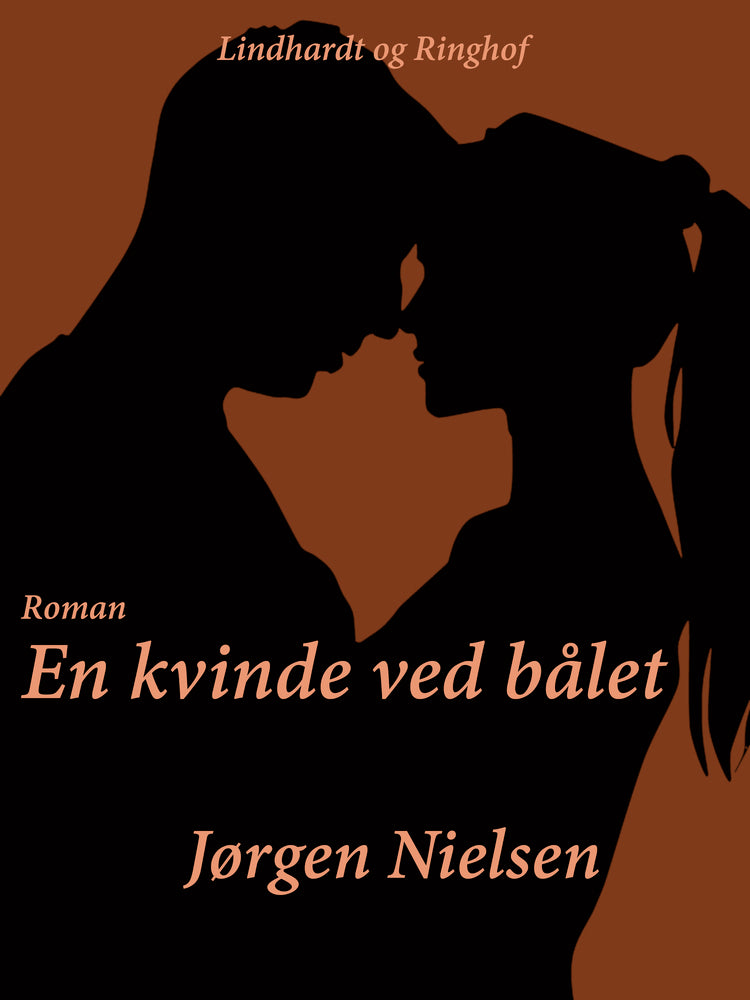 En kvinde ved bålet