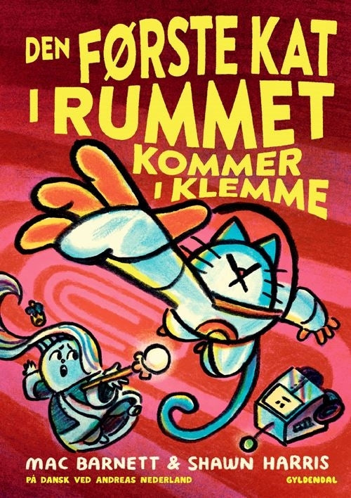 Den første kat i rummet kommer i klemme