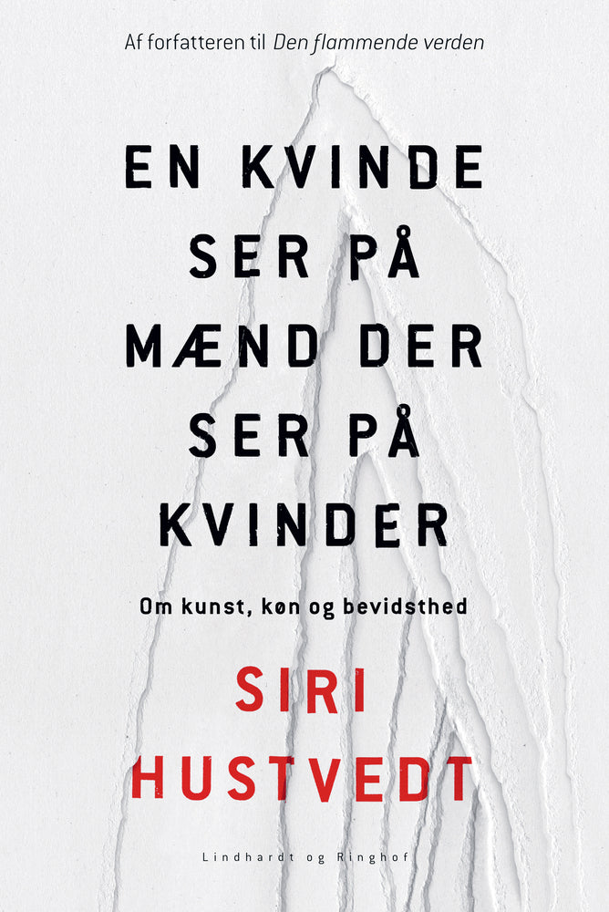 En kvinde ser på mænd der ser på kvinder