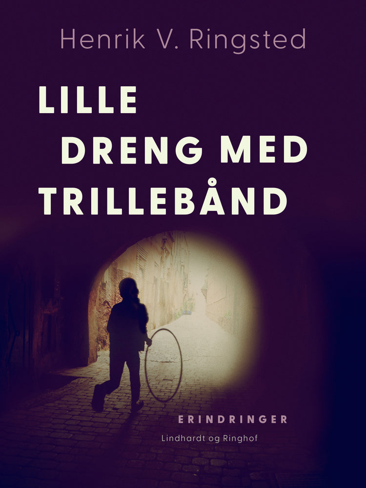 Lille dreng med trillebånd