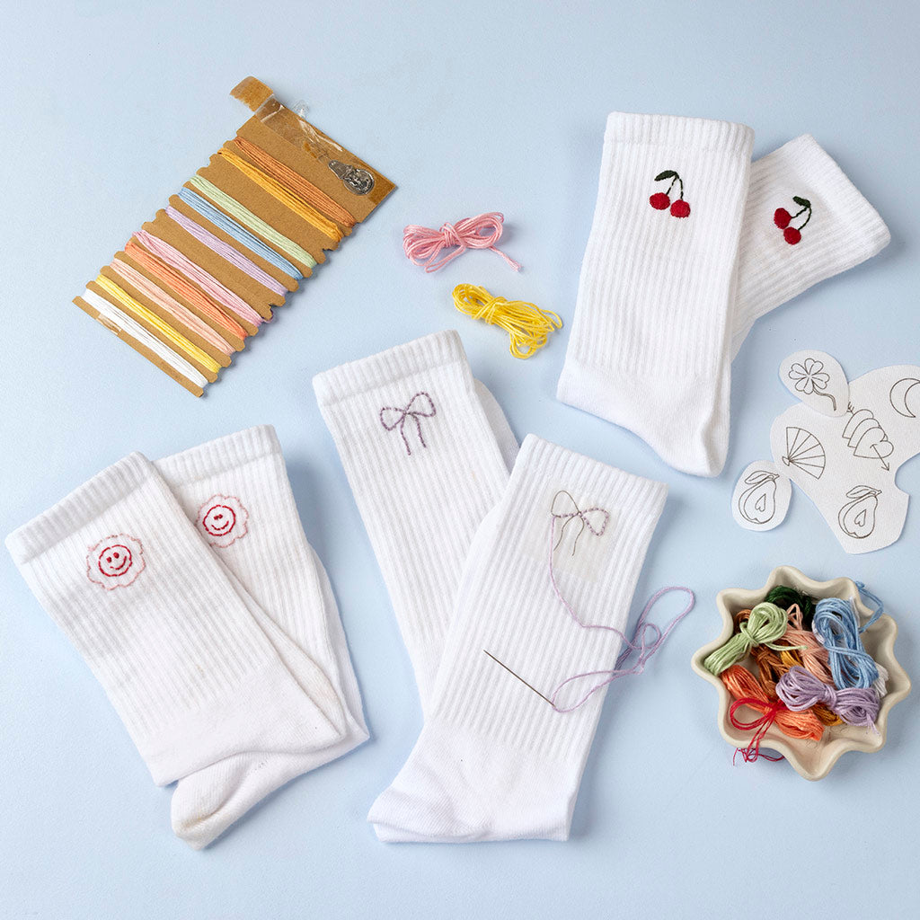Broderi DIY Kit strømper hvide 3 par